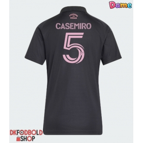 Inter Miami Casemiro #5 Udebanetrøje Dame 2026-27 Kort ærmer Inter Miami Casemiro #5 Udebanetrøje Dame 2026-27 Kort ærmer
